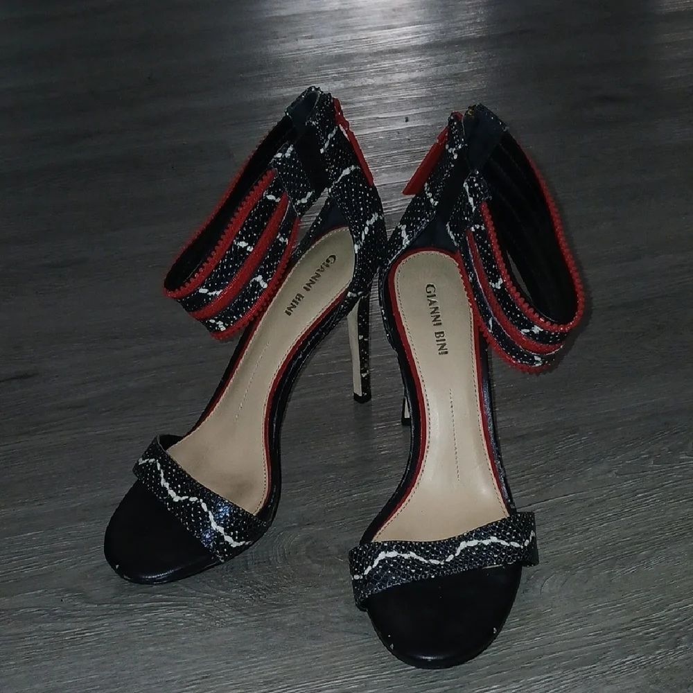 Gianni Bini 'Zaylie' Black Leather Snakeskin Red Zipper Ankle Strap Heels Sz 10